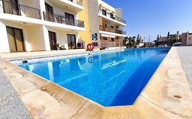 Lazy Days Pool Apartments